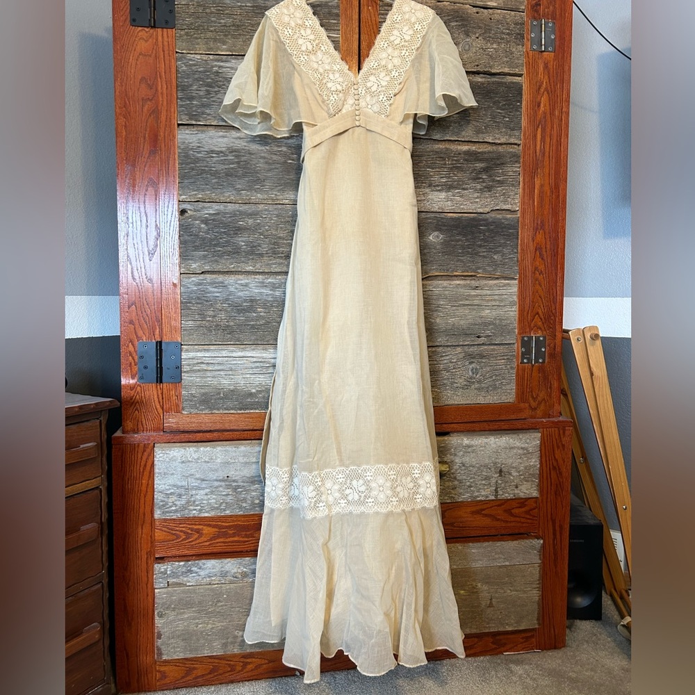 Vintage Elegant Cream Lace Maxi Dress Zipper in Back Buttons on Front Wedding